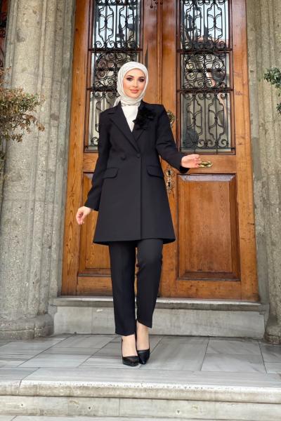 Gül Detaylı Ceketli Takım Siyah