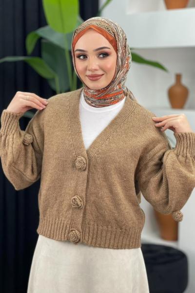 Güllü Hırka Sütlü Kahve